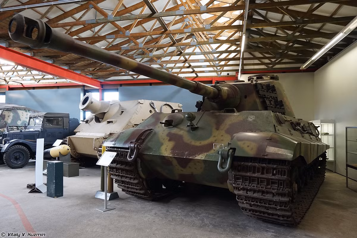Trong ảnh là “vua tăng hạng nặng” Tiger II hay còn gọi là King Tiger. Nguồn ảnh: Vitaly-Kuzmin