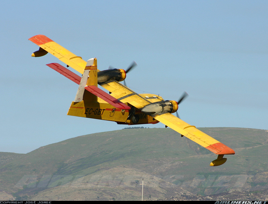 Máy bay có chiều dài 20,4m, sải cánh 28,38m, cao 9,01m, trọng lượng rộng 13,6 tấn, trọng lượng cất cánh tối đa 19,8 tấn. Thân phi cơ làm kín nước cho phép nó nổi tốt trên mặt nước. Nguồn ảnh: Airliners.net