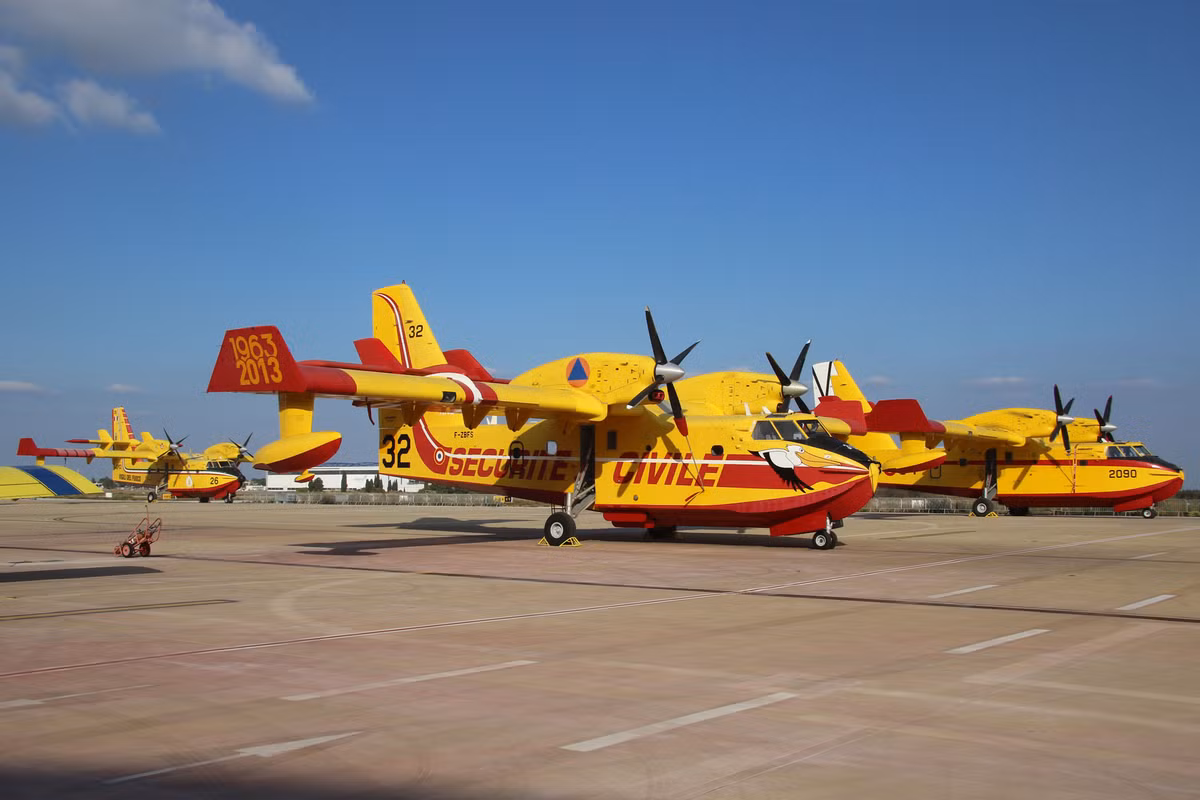 Curtis cũng cho biết, họ đang tiến gần tới quyết định về địa điểm sản xuất, lắp ráp CL-515 và hy vọng sẽ "hoàn thành các cột mốc chương trình còn lại trong tương lai gần". Nguồn ảnh: Wikipedia