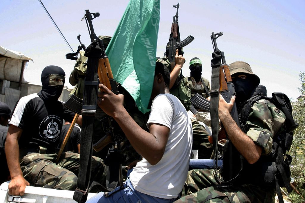 Về trang bị vũ khí, lữ đoàn Al-Qassam chủ yếu có trong “kho đạn dược” các loại vũ khí mang tính cá nhân, dùng cho chiến thuật du kích, thiếu vắng các trang bị cơ giới hạng nặng. Nguồn ảnh: timesofisrael