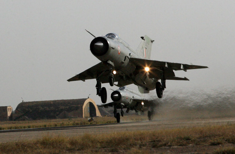 Bởi ra đời từ những năm 1950, đến nay MiG-21 đã bị xem là quá lỗi thời, không còn là đối thủ với F-16 thế hệ 4. Và cũng đã lâu lắm rồi, kể từ sau cuộc chiến tranh Việt Nam thì MiG-21 cũng không còn giành được nhiều chiến tích sáng chói trước các dòng máy bay chiến đấu Mỹ.