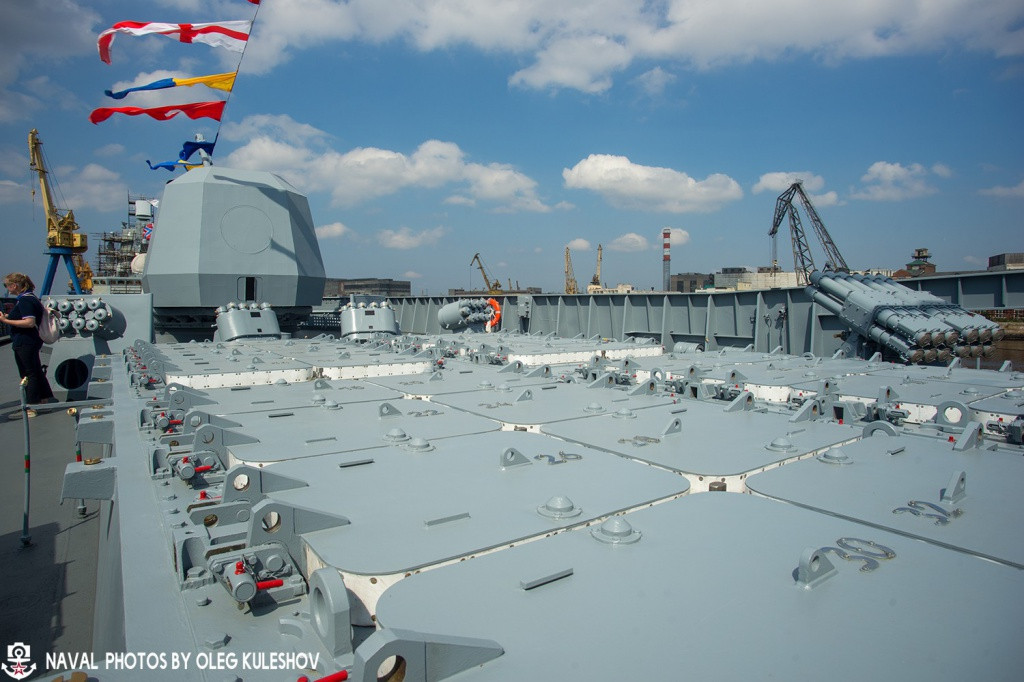 Đúng vậy, với Kalibr, tàu hộ vệ 22350 có khả năng tấn công mục tiêu mặt đất ở cự ly cách xa 1.500-2000km, tiêu diệt tàu chiến mặt nước cách đến 600km. Sức mạnh này nào có thua tàu Mỹ. Nguồn ảnh: Oleg Kuleshov