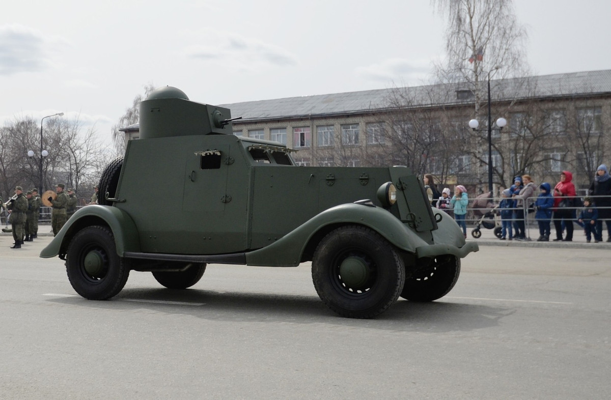 Xe ô tô bọc thép kiểu siêu cổ thời CTTG 2.