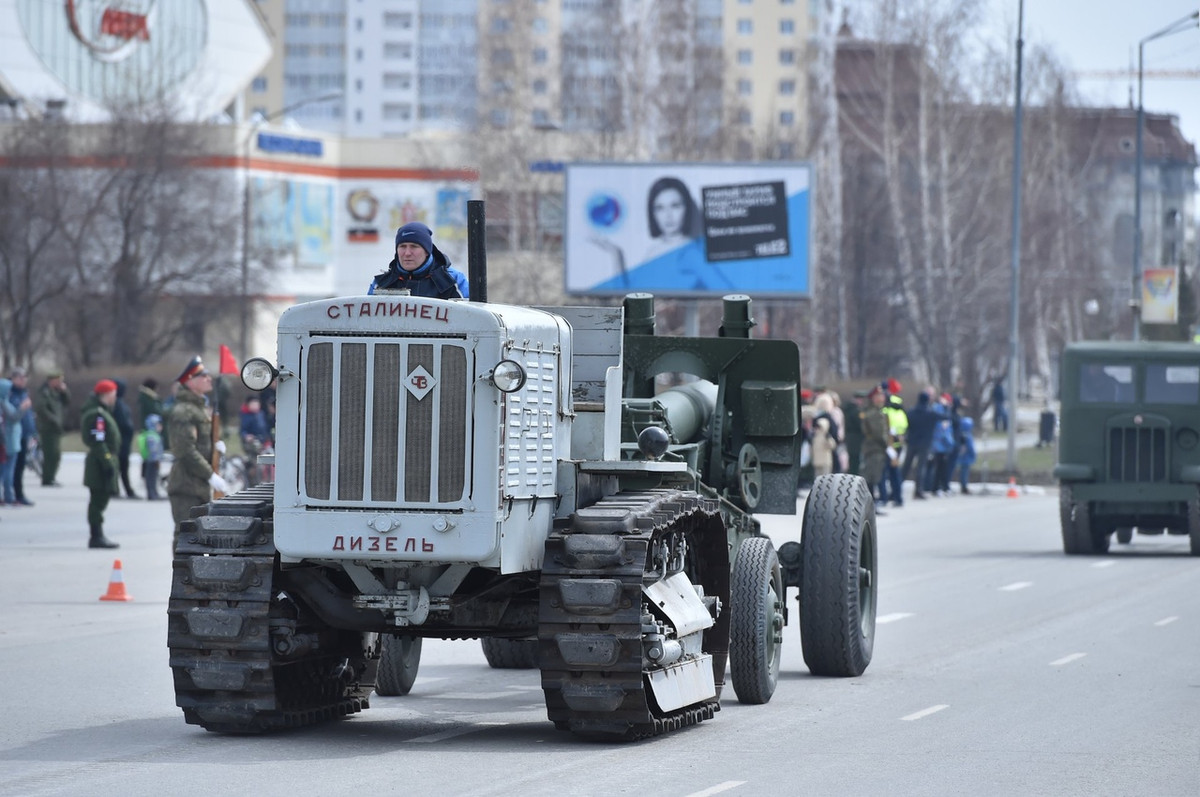 “Máy cày” kéo pháo hạng nặng thời CTTG 2.