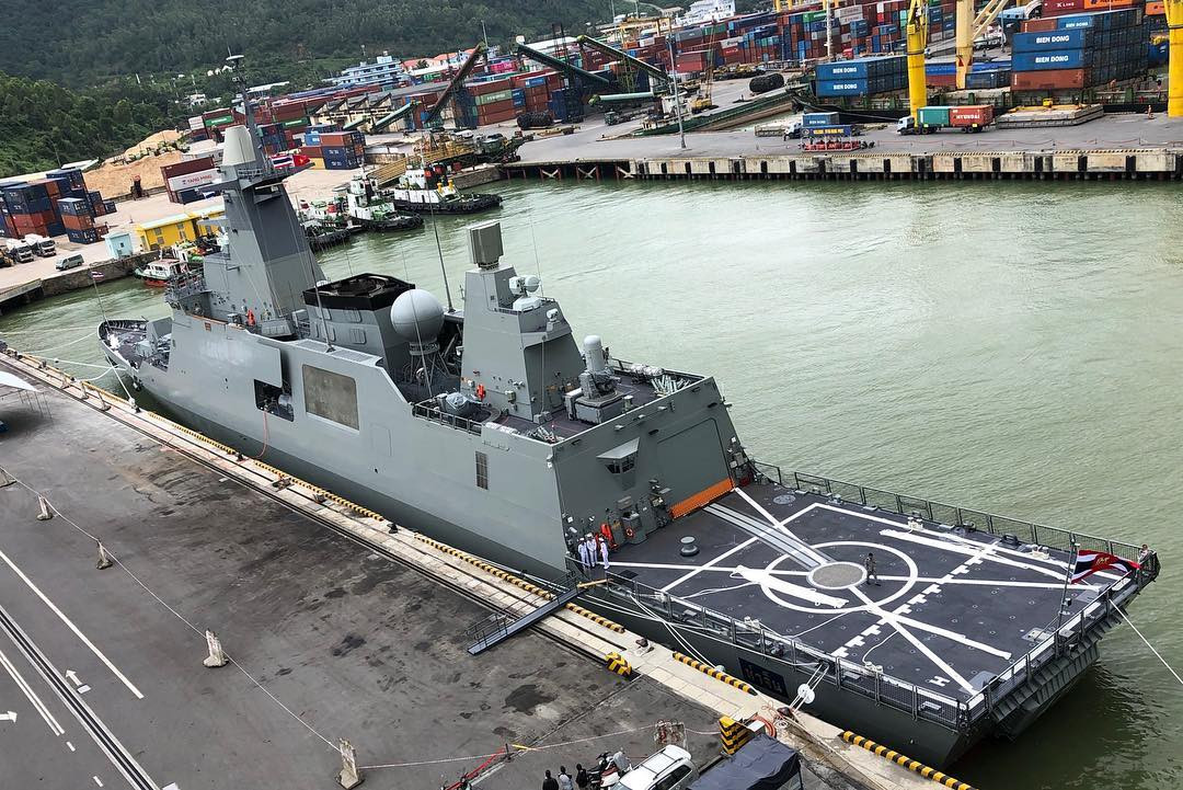 Đáng lưu ý, hai chiếc trực thăng này sẽ không chỉ triển khai ở căn cứ trên đất liền mà còn được trang bị cho hai tàu hộ vệ lớp Jose Rizal đang được Hàn Quốc chế tạo theo đơn hàng của Philippines. Đây được xem là lớp tàu chiến hiện đại hàng đầu ở Đông Nam Á khi nó được chuyển giao cho Philippines tháng 9/2020. Nguồn ảnh: Military and Commercial Technology