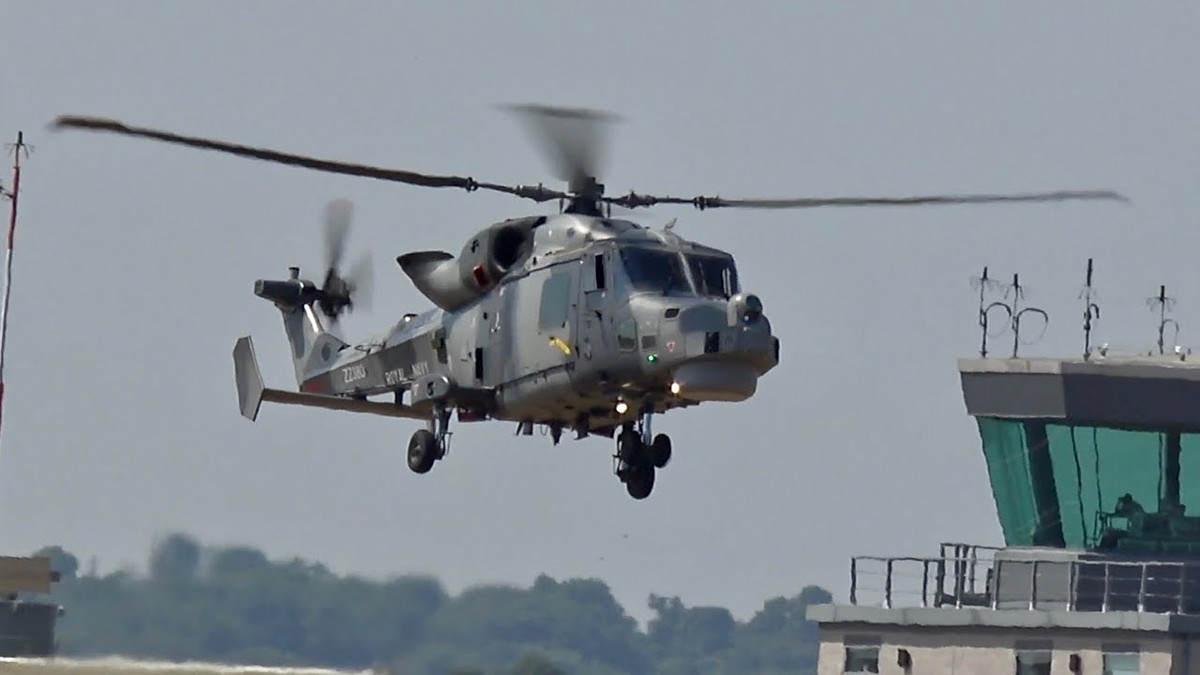 AW159 trang bị hai động cơ tuabin trục cho tầm bay 777km, tốc độ tối đa 311km/h, thời gian hoạt động liên tục trên không 2 tiếng 15 phút hoặc 4 tiếng 30 phút với nhiên liệu phụ. Máy bay được trang bị radar, sonar, phao thủy âm phục vụ trinh sát mặt nước và phát hiện tàu ngầm. Nguồn ảnh: Manila Bulletin