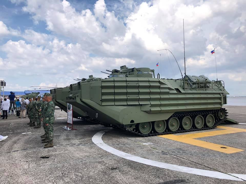 KAAV là dòng xe bọc thép lội nước do Samsung Techwin và BAE Systems sản xuất dựa trên mẫu AAV7 của Mỹ nhưng có nhiều điểm cải tiến về hỏa lực, giáp bảo vệ, khả năng bơi lội. Nguồn ảnh: Frances Mangosing