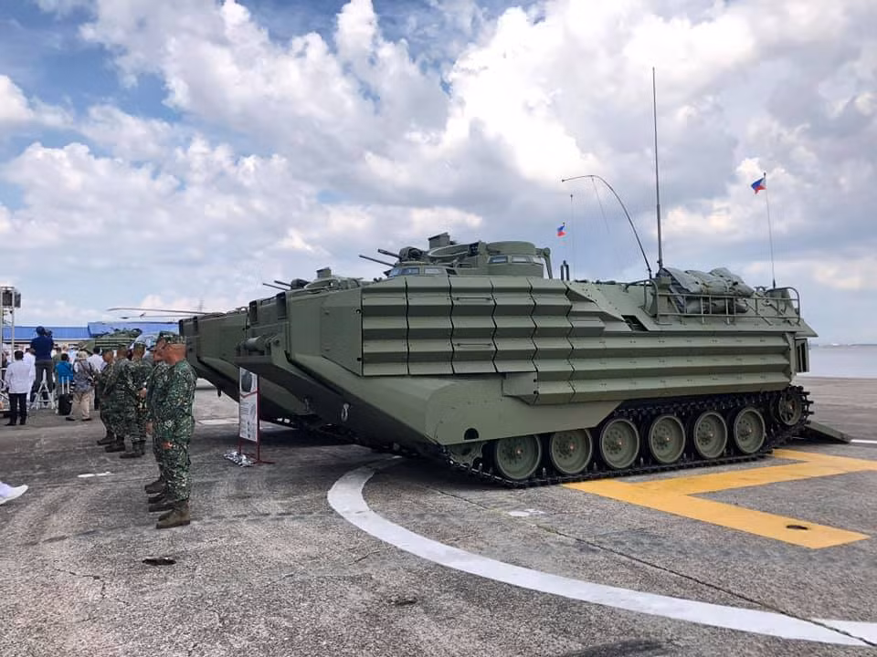 KAAV là dòng xe bọc thép lội nước do Samsung Techwin và BAE Systems sản xuất dựa trên mẫu AAV7 của Mỹ nhưng có nhiều điểm cải tiến về hỏa lực, giáp bảo vệ, khả năng bơi lội. Nguồn ảnh: Frances Mangosing