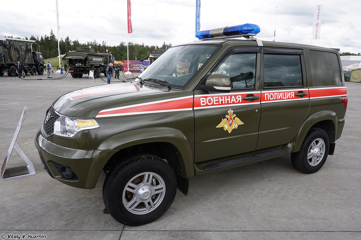Phiên bản quân cảnh UAZ 3163-015 AP được phát triển từ dòng xe SUV UAZ Patriot nổi tiếng của UAZ thời hiện đại. Dòng xe này được coi là "kẻ kế thừa" huyền thoại UAZ 469, dẫu vậy doanh số của nó trên thị trường thế giới được cho là còn lâu mới vượt nổi "U-oát". Nguồn ảnh: Vitaly-Kuzmin