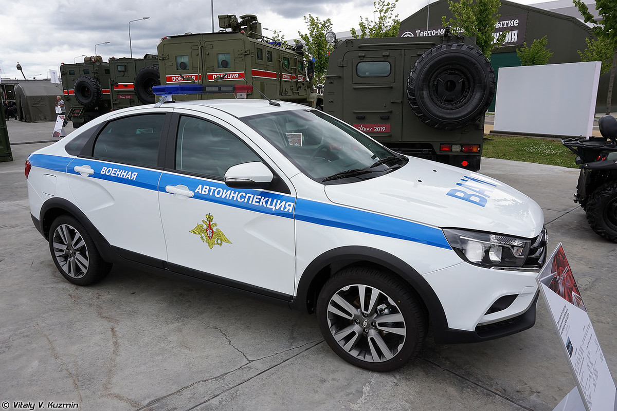Trong ảnh là dòng ô tô LADA Vest phiên bản dành cho quân cảnh phục vụ công tác tuần tra. Trên thị trường dân sự, LADA Vest đại diện cho dòng sedan hạng C thế hệ mới của Nga, với thiết kế tương đương các dòng xe châu Âu. Nguồn ảnh: Vitaly-Kuzmin