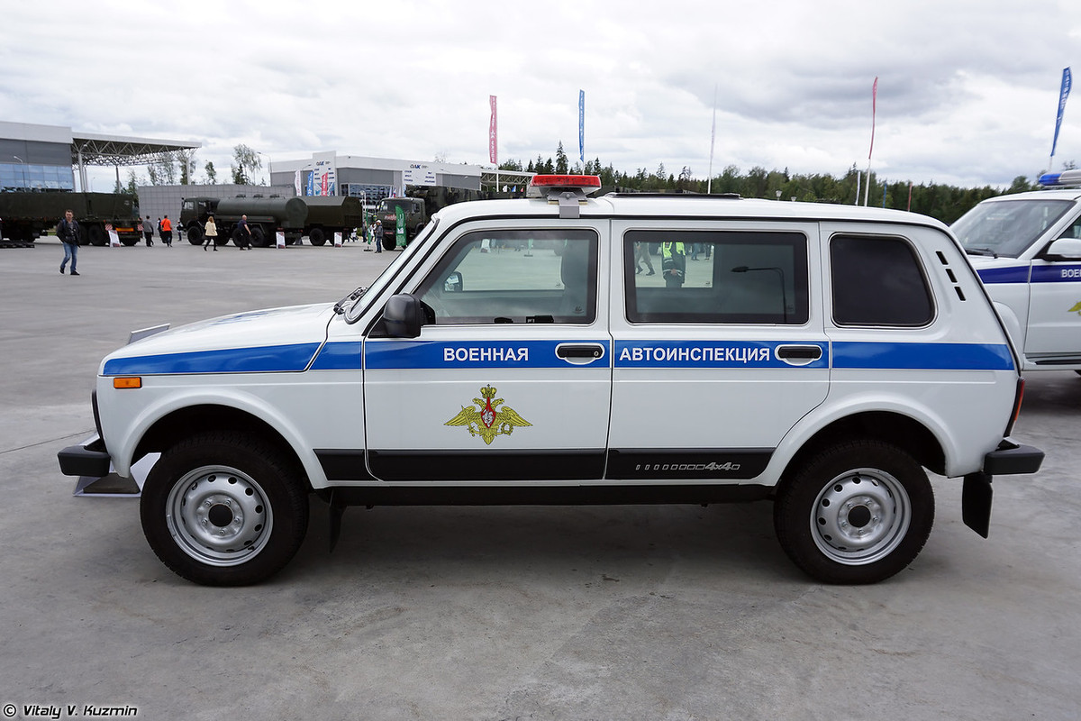 Một chiếc ô tô LADA được giới thiệu là đã được bọc thép phục vụ cho các hoạt động đặc biệt của quân cảnh Nga. Nguồn ảnh: Vitaly-Kuzmin