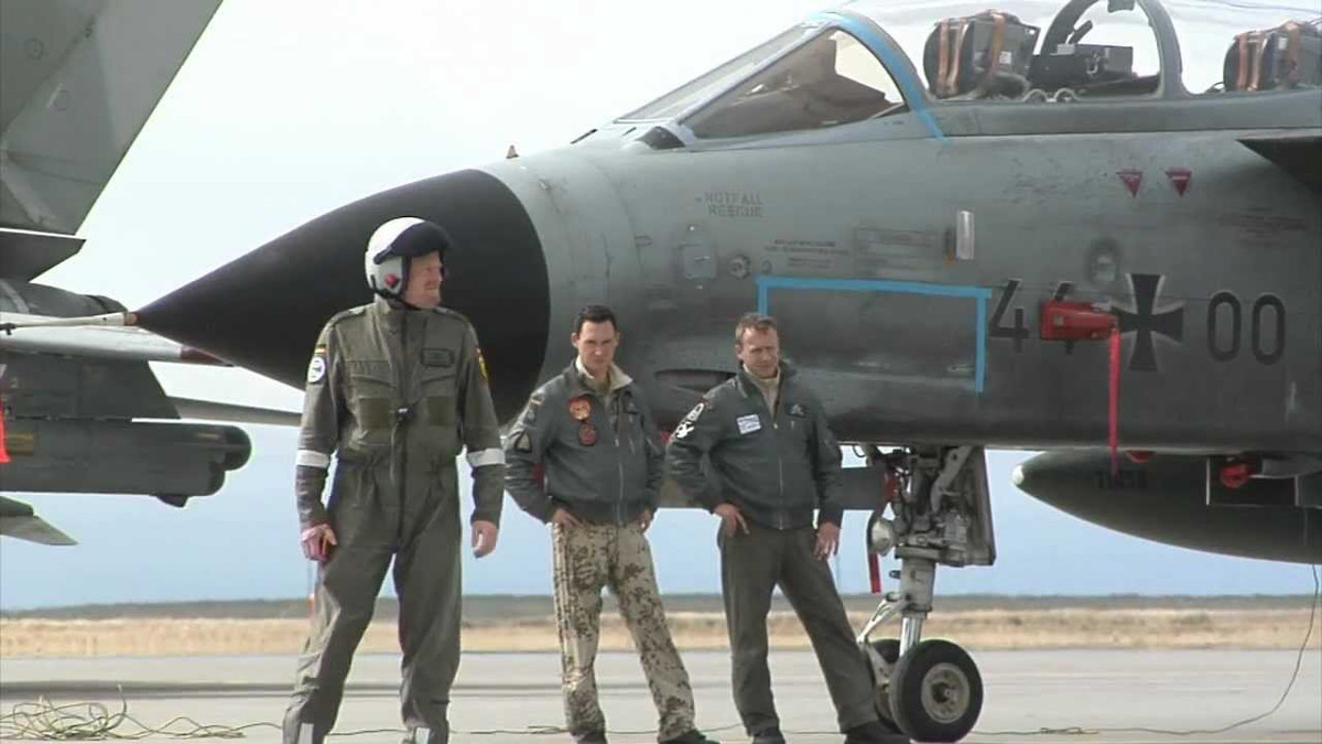 Còn báo cáo của ủy viên quân sự quốc hội - ông Han-Peter Bartels nói rằng nhiều căn cứ khác của Không quân Đức đang gặp vấn đề tương tự, chỉ 2/3 vị trí được lấp đầy. Theo một báo cáo khác, 6 phi công đã từ chức nửa đầu năm 2018 so với 11 phi công từ chức trong 5 năm trước đó. Ảnh: Wikipedia