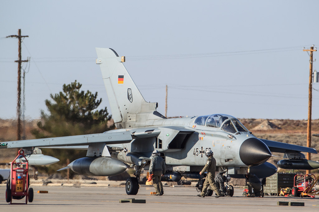 Ngoài ra người Đức còn có 28 chiếc máy bay tấn công điện tử Tornado ECR có khả năng làm nhiệm vụ chế áp phòng không đối phương. Ảnh: Wikipedia