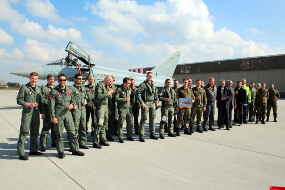 Sputnik dẫn nguồn tờ Deutsche Welle cho hay, Không quân Đức hiện nay không chỉ thiếu máy bay mà thiếu luôn cả phi công. Một thực trạng khó có thể tin ở một đạo quân nổi tiếng ở sự kỷ luật, bề dày thành tích hiếm có từng khiến cả châu Âu hoảng sợ những năm 1940, hay một Tây Đức và Đông Đức dù sức mạnh chia 2 nửa nhưng luôn đáng gờm. Ảnh: Wikipedia