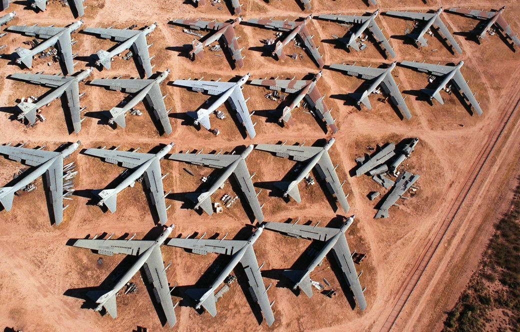Boneyard được duy trì bởi Tập đoàn bảo dưỡng - tái tạo hàng không vũ trụ (AMARG), là một cơ sở lữu trữ các máy bay đã ngừng hoạt động của Không quân Mỹ trong hàng chục năm qua. Rất nhiều trong số đó sau một thời gian bị phá hủy, nhưng nhiều chiếc vẫn được bảo quản lâu dài và sẵn sàng được đưa ra xuất khẩu hoặc tái sử dụng, trong số đó có máy bay B-52. Nguồn ảnh: Reddit
