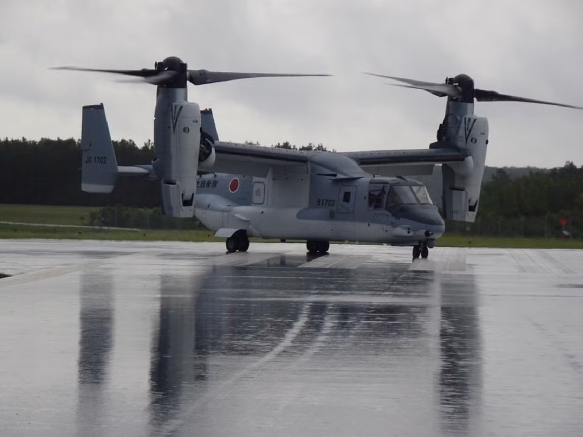Nhật Bản hiện là quốc gia duy nhất ngoài Mỹ được chấp thuận chuyển giao V-22 Osprey. Tháng 1/2015, quốc hội Nhật Bản đã thông qua khoản ngân sách quốc phòng cho 5 chiếc V-22. Chiếc đầu tiên được chuyển giao vào tháng 8/2017 và chính thức triển khai tác chiến từ tháng 9/2018. Nguồn ảnh: Japan Ground Self-Defense Force