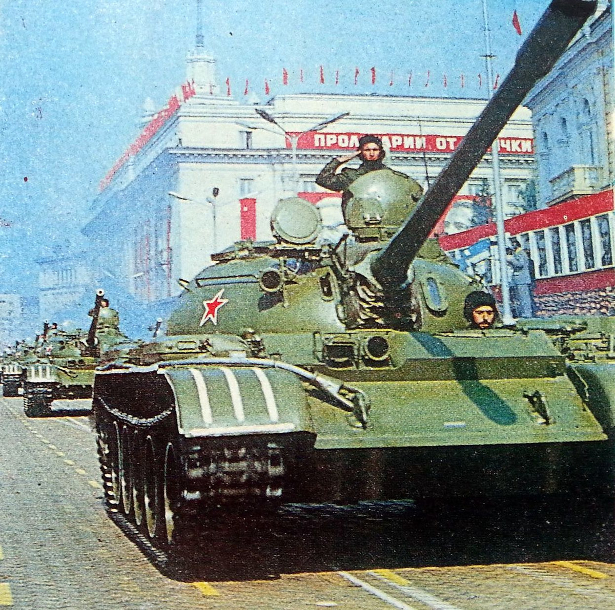 Chính thức trang bị và sản xuất từ năm 1958, trải qua hơn 60 năm, xe tăng T-55 tới hôm nay vẫn được nhiều quốc gia trên thế giới sử dụng, trong đó có cả Việt Nam. Nguồn ảnh: Pinterest