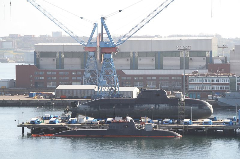 1/2 còn lại gồm các tàu ngầm U34 và U32 đang trải qua các cuộc đại tu lớn trên dock nổi, U35 thì mãi vẫn chưa được sửa chữa. Điều đó có nghĩa là, trong những năm tới, Hải quân Đức khó lòng đạt đủ số lượng 100% (6 chiếc) tàu ngầm sẵn sàng chiến đấu. Nguồn ảnh: Wikipedia