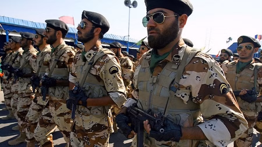 Tuy vậy, nếu nhìn vào thành phần tổ chức và trang bị của IRGC, nhiều người chắc hẳn không ngờ Iran lại cơ cấu cả một lực lượng tên lửa chiến lược khổng lồ cho IRGC. Đó là Lực lượng Không gian Vệ binh Cách mạng Iran (AFAGIR) được trang bị không chỉ các loại máy bay chiến đấu hiện đại mà cả tên lửa chiến thuật - chiến lược với đủ chủng loại từ tầm bắn vài chục km với tầm siêu xa vài nghìn km. Nguồn ảnh: funker