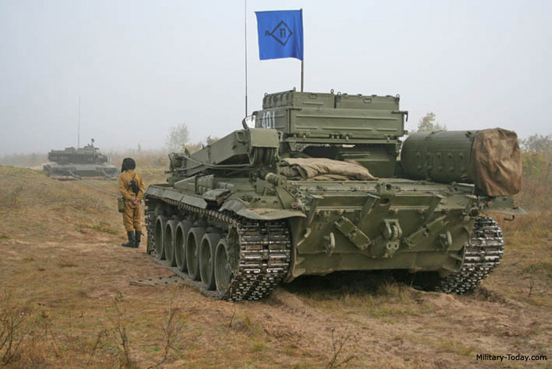 Cần cẩu của BREM-1 dài khoảng 4,4m với tải trọng 19 tấn nếu nâng ở độ cao 2m và 3 tấn nếu nâng lên 4,4m. Nó được sử dụng để nâng các phương tiện bị hư hỏng hoặc bị mắc kẹt. Ngoài ra, cần cẩu có thể sử dụng để nâng các phương tiện phục vụ sửa chữa. Nguồn ảnh: Military-Today