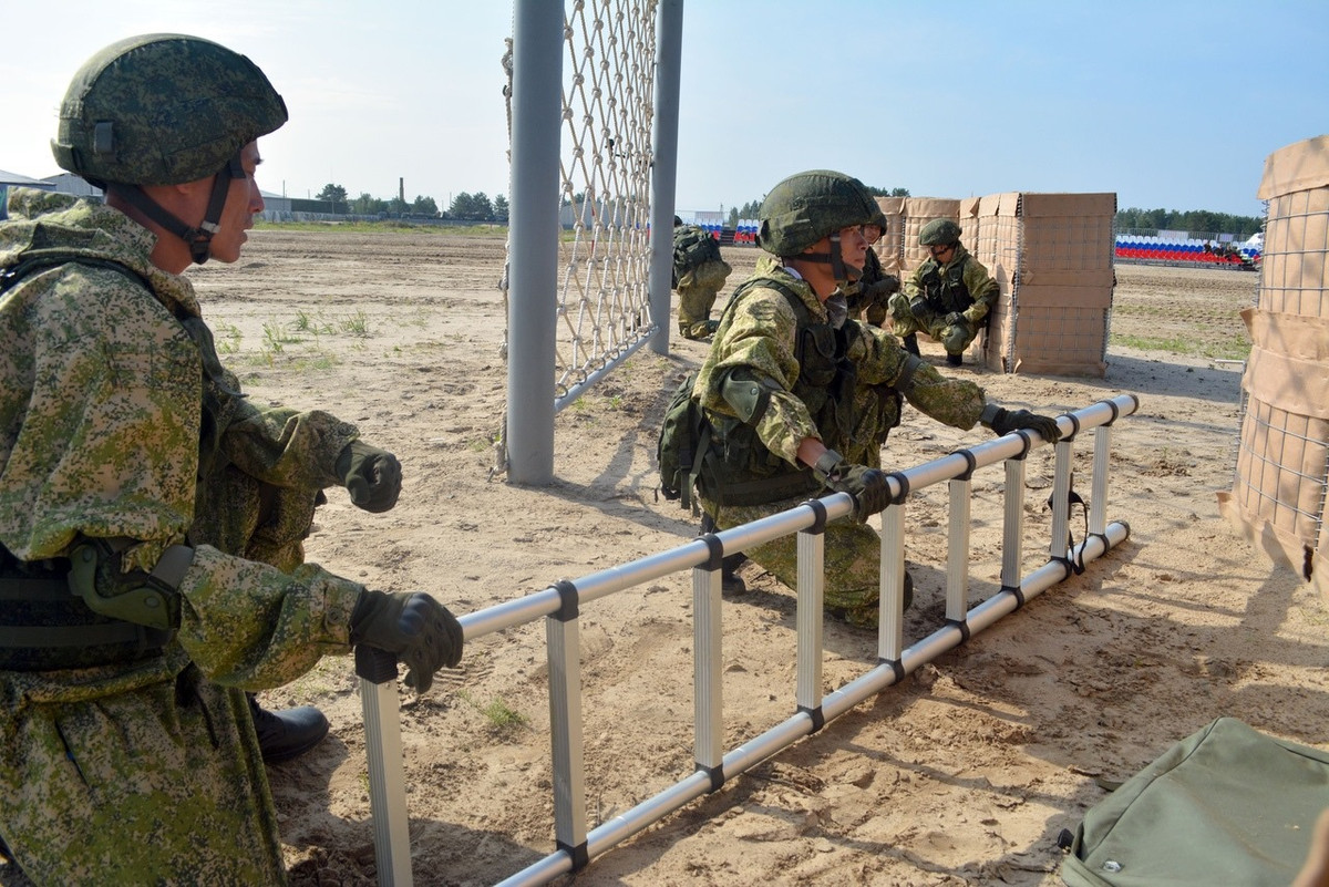 Điều đặc biệt là cùng với thông tin điều chỉnh kích thước Ratnik-2 phù hợp với người Việt, Viện nghiên cứu Cơ khí Chính xác mang tên TSNIITOCHMASH cùng Hội đồng Khoa học và Kỹ thuật của Tổng Công ty xuất khẩu vũ khí nhà nước Rosoboronexport Nga cũng tuyên bố sẵn sàng xuất khẩu bộ quân phục này cho khách hàng thân thiện. Nguồn ảnh: Bộ Quốc phòng Nga