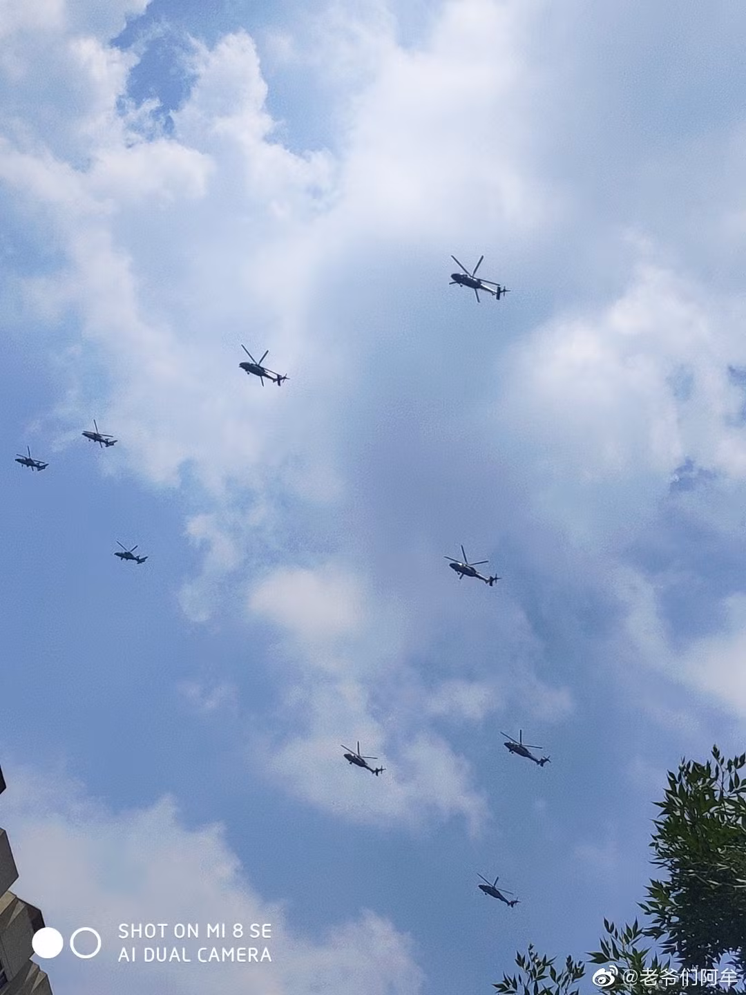 Truc thang Black Hawk bay rop troi Trung Quoc, chuyen gi dang xay ra?