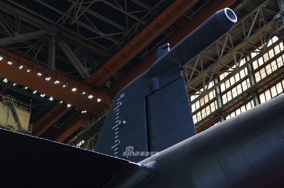 Nguồn tin CNQP Nga quả quyết với TASS rằng tàu ngầm mới có thể triển khai 6 ngư lôi hạt nhân Poseidon hay còn được gọi là Status-6. Đây là một trong vũ khí "ngày tận thế" mới nhất được Nga công bố hồi tháng 3/2018. Nó được cho là có thể khiến cả căn cứ hải quân hoặc thành phố ven biển biến mất "trong một nốt nhạc". Nguồn ảnh: Bmpd