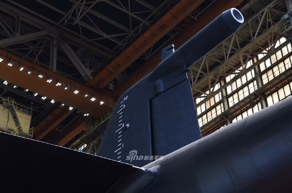 Nguồn tin CNQP Nga quả quyết với TASS rằng tàu ngầm mới có thể triển khai 6 ngư lôi hạt nhân Poseidon hay còn được gọi là Status-6. Đây là một trong vũ khí "ngày tận thế" mới nhất được Nga công bố hồi tháng 3/2018. Nó được cho là có thể khiến cả căn cứ hải quân hoặc thành phố ven biển biến mất "trong một nốt nhạc". Nguồn ảnh: Bmpd