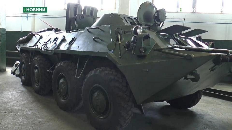 Trong ảnh, một chiếc xe thiết giáp chở quân BTR-60 đã hoàn thiện việc đại tu, sửa chữa lớn. Nguồn ảnh: UA