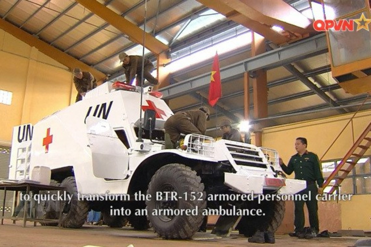 Đặc biệt, Việt Nam đã phát triển phiên bản xe cấp cứu bọc thép trên cơ sở dòng xe BTR-152 để phục vụ cho lực lượng gìn giữ hòa bình làm nhiệm vụ quốc tế. Ảnh: QPVN