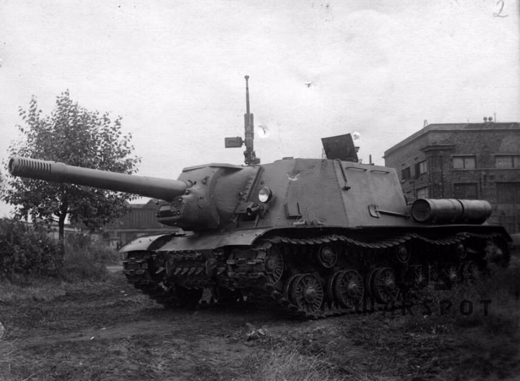 Ước tính 1.943 xe pháo tự hành ISU-152 đã được chế tạo suốt từ tháng 12/1943 tới tháng 5/1945. Và lên tới 3.242 chiếc nếu tính tới năm 1947. Nguồn ảnh: Wikipedia