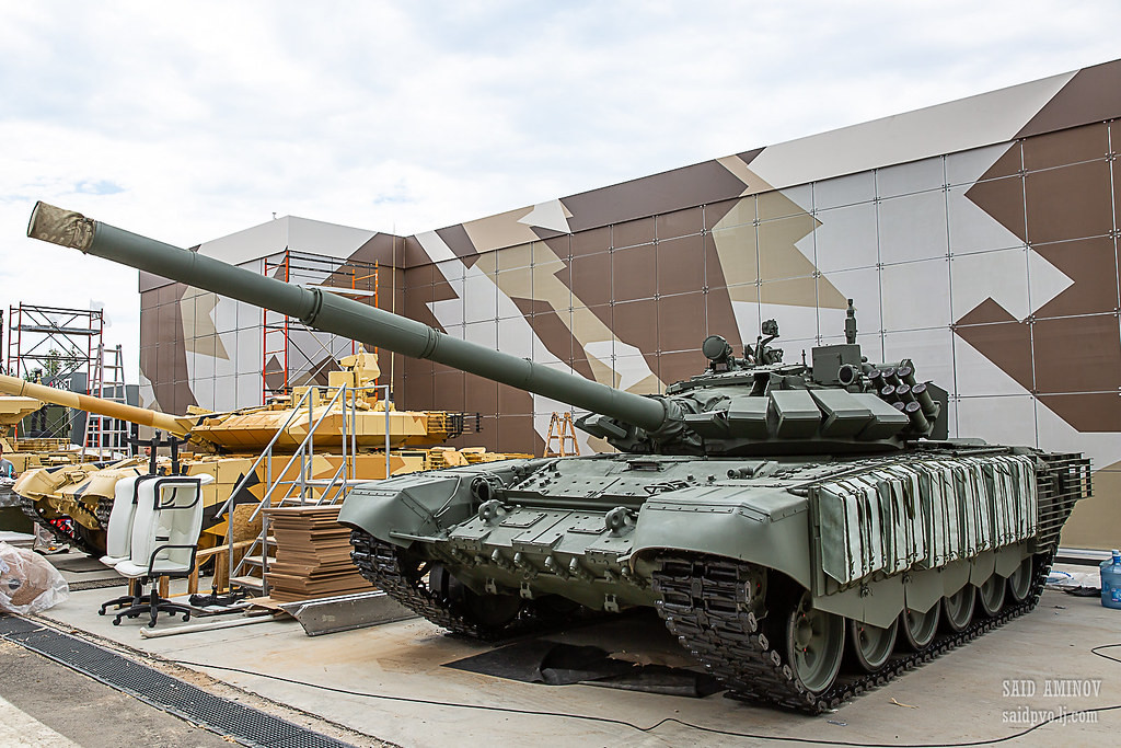 Xe tăng chủ lực T-72B3 ra mắt với “thay đổi nhỏ” – bổ sung module giáp tăng cường ở dọc hai bên hông xe. Nguồn: SAID AMINOV