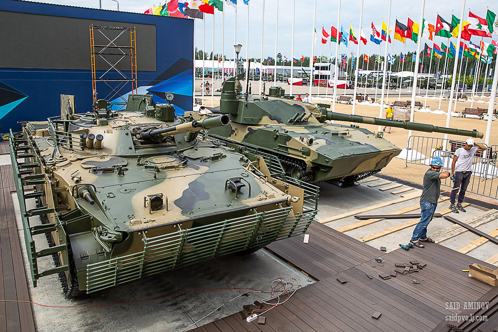 Xe chiến đấu bộ binh BMP-3 và pháo tự hành 2S25 Sprut-SD được trang bị giáp lồng để chống đạn súng RPG. Sự cải tiến này được cho là rút kinh nghiệm từ cuộc chiến Syria, tại đó nhiều xe tăng – thiết giáp đã sống sót nhờ kiểu giáp lồng này. Nguồn: SAID AMINOV