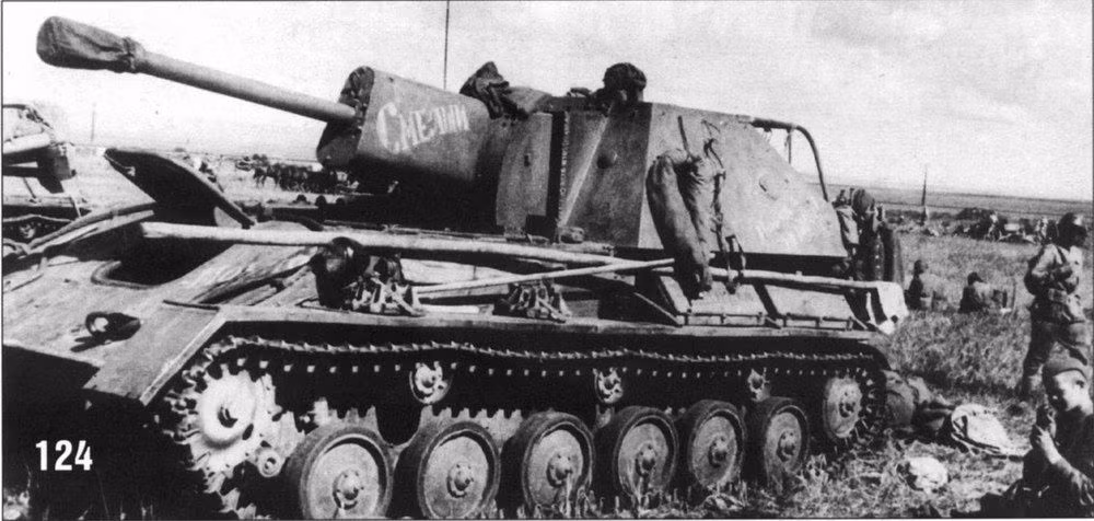 Cùng với SU-100, Uralvagonzavod cũng có ý định sản xuất lại một cơ số pháo tự hành SU-76M. Được Liên Xô sản xuất tới hơn 14.000 chiếc chỉ trong 3 năm từ 1942-1945. Khẩu pháo này thời đó được thiết kế cho 3 vai trò: pháo đột kích hạng nhẹ; pháo chống tăng cơ động và pháo tự hành bắn gián tiếp. Nguồn ảnh: Pinterest