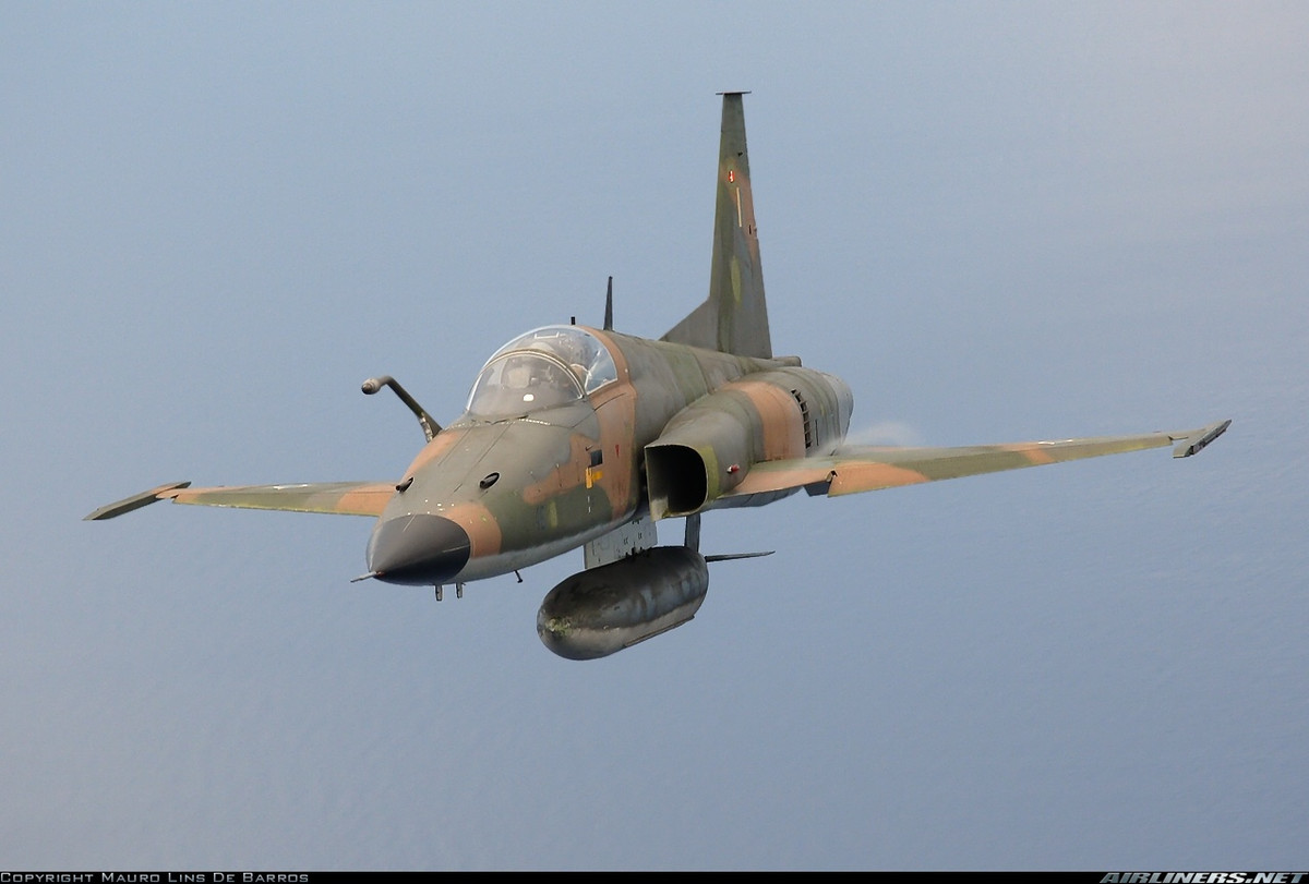 F-5 được trang bị hai động cơ turbojet J85 cho tốc độ tối đa Mach 1,6 (1.700km/h), tầm bay 1.400km, trần bay 15,8km, tốc độ leo cao 175m/s. Nguồn ảnh: Airliner.net