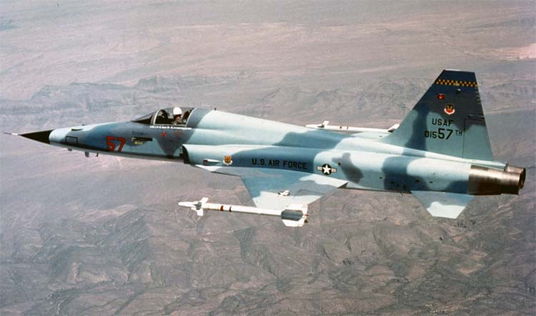 Còn với F-5 của Không quân Mỹ, chúng bị rút khỏi nhiệm vụ chiến đấu và đưa và các phi đội đóng giả máy bay MiG (Liên Xô) để thực hiện chương trình huấn luyện không chiến cho phi công Không quân và Hải quân Mỹ. Nguồn ảnh: airwar.ru