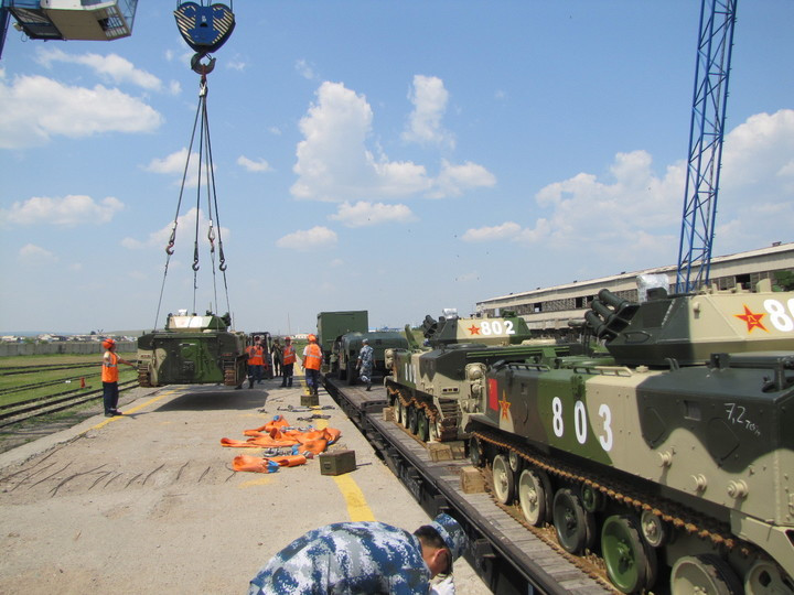 ZBD-03 nặng khoảng 8 tấn, trang bị pháo tự động 30mm và tên lửa HJ-73C. Nó sẽ được dùng cho cuộc thi Airborne Platoon. Nguồn ảnh: Cơ quan tuyên huấn Quân khu Tây