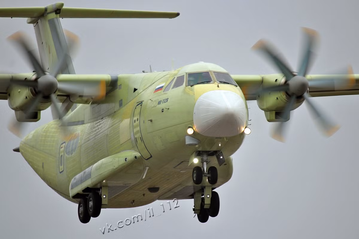 Il-112V trang bị động cơ turboprop Klimov TV7-117ST với cánh quạt 6 lá cho tốc độ hành trình 450km/h-500km/h, tầm bay 2.400km với tải trọng 3,5 tấn hoặc 900km với tải trọng 5 tấn, trần bay 7.600m. Nguồn ảnh: VK