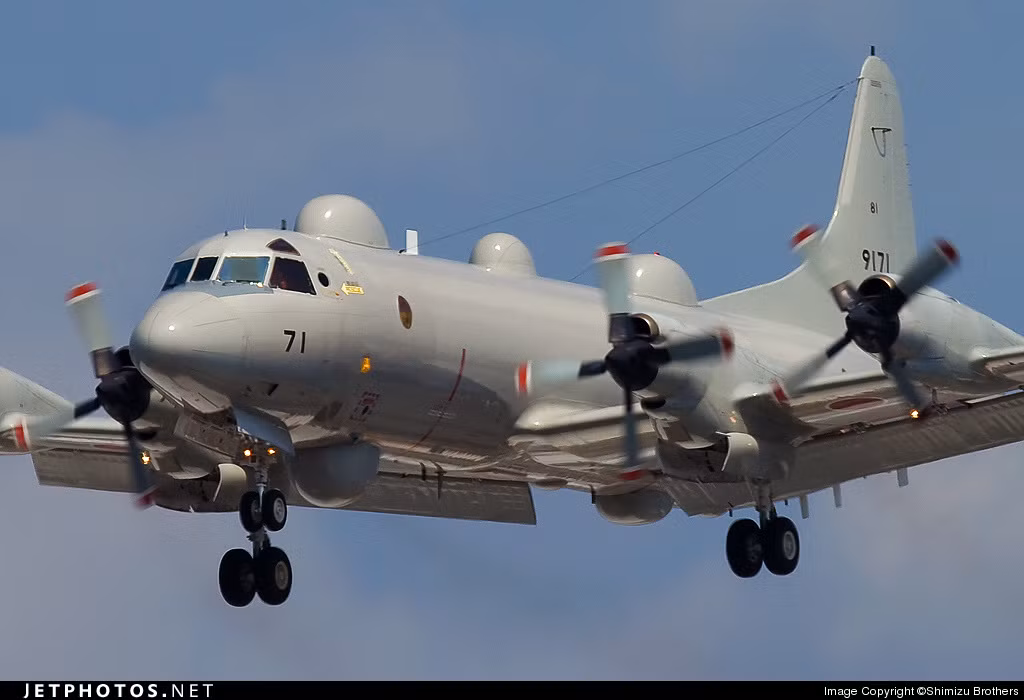 Vì là máy bay được thiết kế cho nhiệm vụ đặc biệt nên mọi tham số kỹ thuật về dòng EP-3 tới nay vẫn là điều bí ẩn. Chỉ biết rằng, bên trong nó tích hợp vô số khí tài điện tử tối tân nhất. Nguồn ảnh: Jetphotos