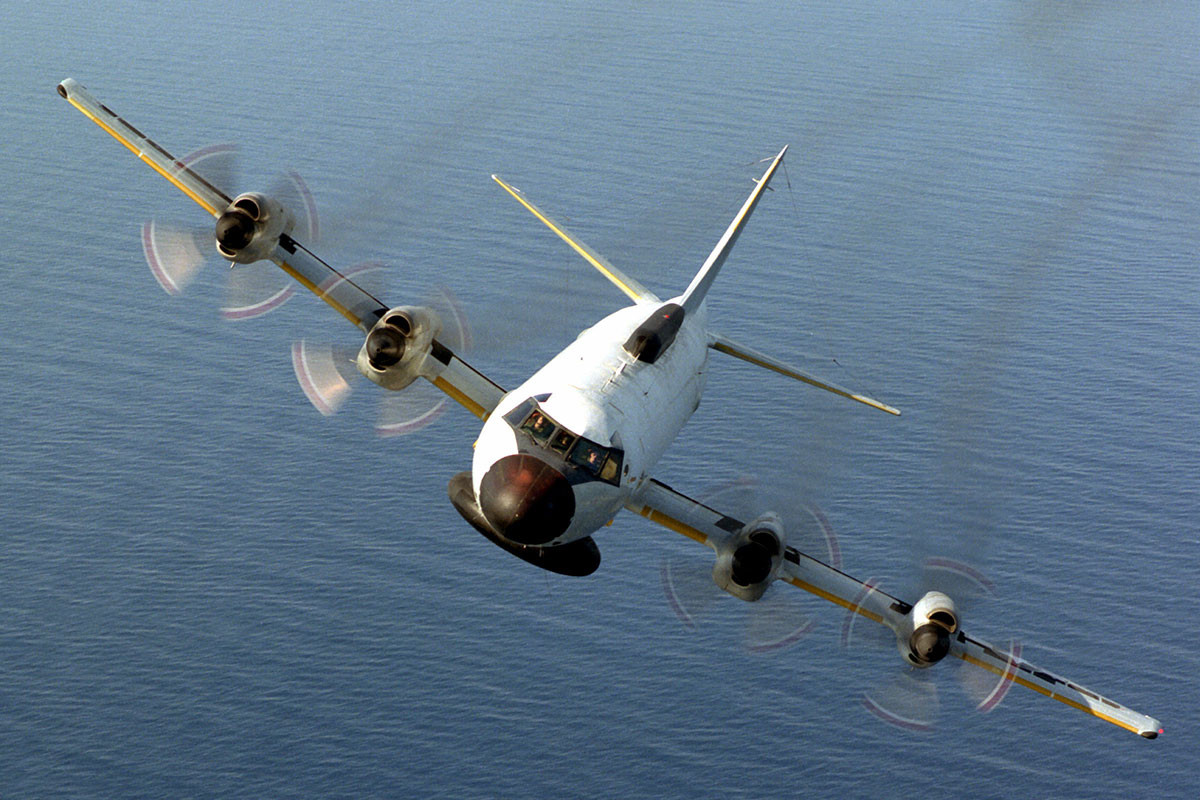 EP-3 vẫn sử dụng động cơ T56-A-14 của dòng P-3 cho tốc độ bay tối đa 780km/h, tầm bay 5.500km, trần bay hơn 9.000m, phi hành đoàn lên tới 22 người gồm 7 thành viên đội bay và 15 sĩ quan phụ trách hệ thống điện tử trên máy bay. Nguồn ảnh: Wikipedia