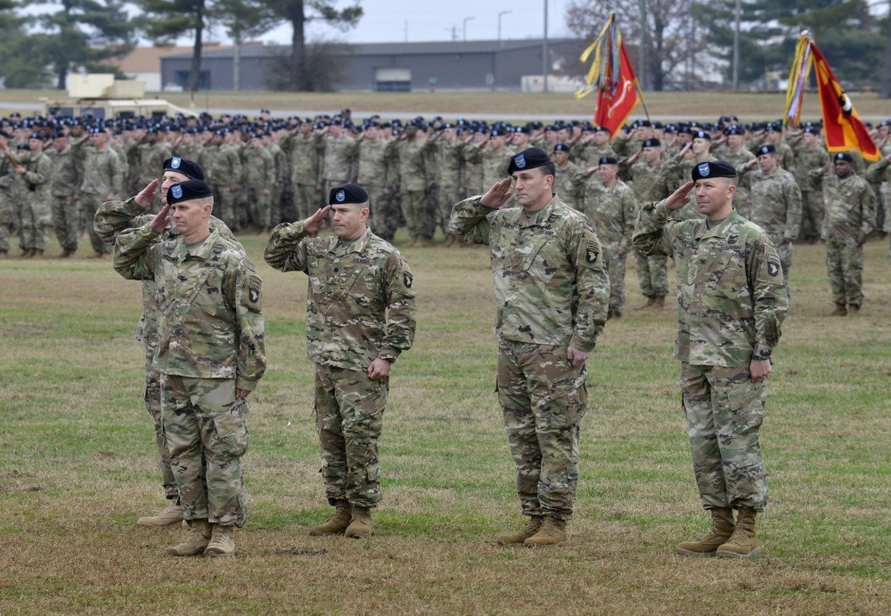 Về lý do để Nga bất ngờ tiến hành cuộc tập trận quy mô cực lớn, theo các nguồn tin bên cạnh quan hệ căng thẳng Nga-Ukraine sau sự cố eo biển Kerch thì còn là việc Mỹ triển khai hơn 150 binh sĩ thuộc Sư đoàn dù 101 tới Ukraine trong 9 tháng. Nguồn ảnh: DVIDS