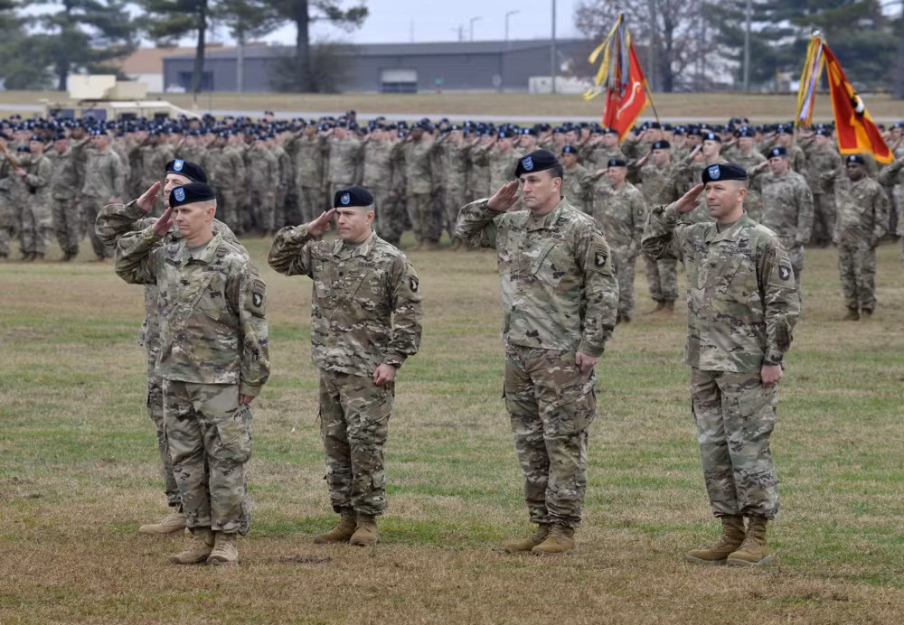 Về lý do để Nga bất ngờ tiến hành cuộc tập trận quy mô cực lớn, theo các nguồn tin bên cạnh quan hệ căng thẳng Nga-Ukraine sau sự cố eo biển Kerch thì còn là việc Mỹ triển khai hơn 150 binh sĩ thuộc Sư đoàn dù 101 tới Ukraine trong 9 tháng. Nguồn ảnh: DVIDS