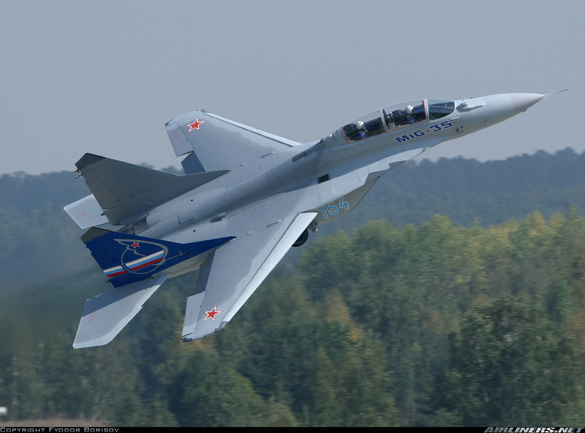 Cũng theo tác giả này, máy bay MiG-35 chứa đựng hầu hết các giải pháp kỹ thuật hiện đại được phát triển trong quá trình tạo ra các thiết kế trước. Và đây là một bước tiến vượt bậc về kỹ thuật quân sự Nga. Nguồn ảnh: Airliners.net
