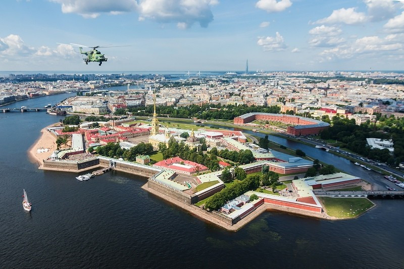  Trực thăng Mi-8 trên bầu trời thành phố St Petersburg xinh đẹp. Nguồn ảnh: Thông tấn Bộ Quốc phòng Liên bang Nga