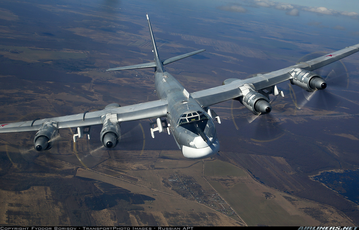 Tốc độ Tu-95MS rơi vào khoảng 830-900km/h, tuy nhiên tốc độ hành trình chỉ là 550km/h, tầm bay cực đại 15.000km, trần bay 13,7km. Nguồn ảnh: Airliners.net