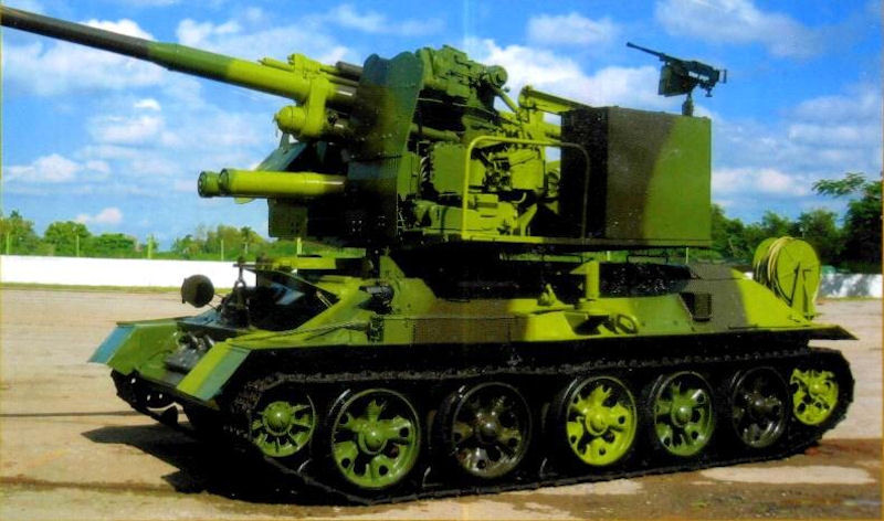 Hiện nay, Cuba cũng phát triển phiên bản pháo phòng không tự hành trên khung gầm T-34. Trong ảnh, tháp pháo T-34-85 được chế lại để lắp khẩu cao xạ cỡ lớn 100mm KS-19. Có thể thấy, toàn bộ bệ pháo chiếm trọn mặt trên khung bệ T-34. Ảnh: Globalsecurity