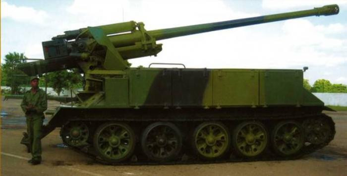 Cụ thể, trên khung gầm T-34-85, Cuba hiện đã phát triển thành công pháo tự hành 130mm. Trong ảnh, khẩu 130mm M46 đồ sộ lắp lên khung bệ T-34-85 đã được cải tiến một phần. Ảnh: sturgeon