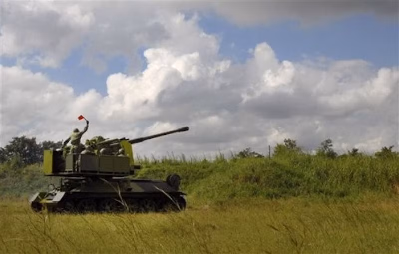 100mm KS-19 đạt tầm bắn 21km, độ cao xạ kích 12,7km với ngòi nổ hẹn giờ và 15.000m với ngòi nổ cận tiếp xúc. Ảnh: Globalsecurity