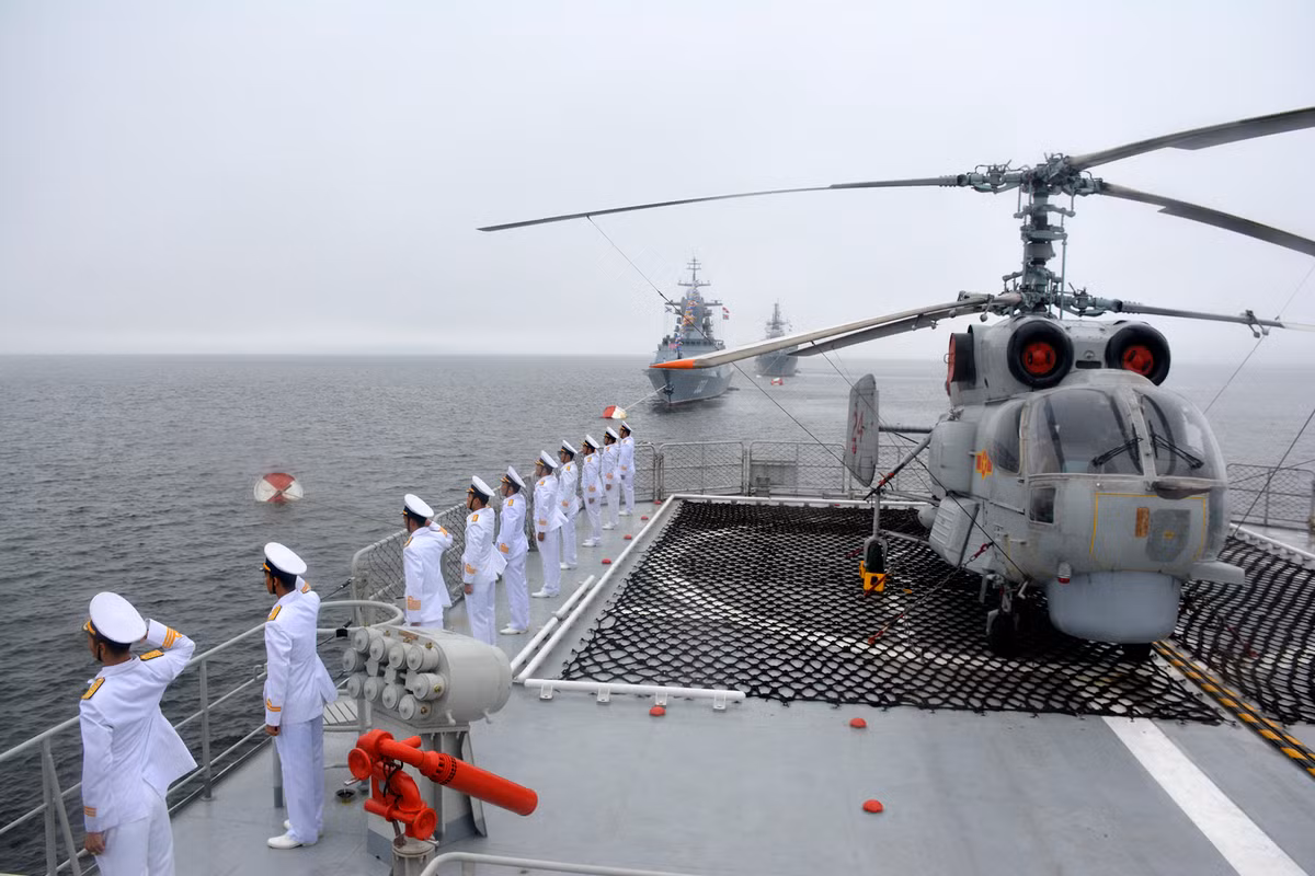 Đó cũng là chuyển hải trình dài nhất của tàu 016 Quang Trung kể từ khi được biên chế cho Hải quân Nhân dân Việt Nam. Chuyến đi minh chứng rõ ràng rằng thủy thủ đoàn đã hoàn toàn làm chủ tàu 016 Quang Trung hiện đại do Nga chế tạo chỉ trong vòng 1 năm. Ảnh: Báo Hải Quân