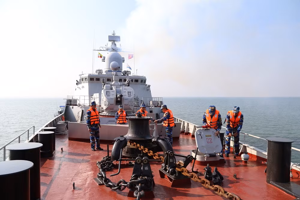 Hoàn thành các sự kiện với LIMA 2019, trên đường trở về, lần đầu tiên của tàu Lý Thái Tổ cũng là lần đầu tiên của Hải quân Việt Nam đã có chuyến thăm Myanmar. Ảnh: Báo Hải Quân